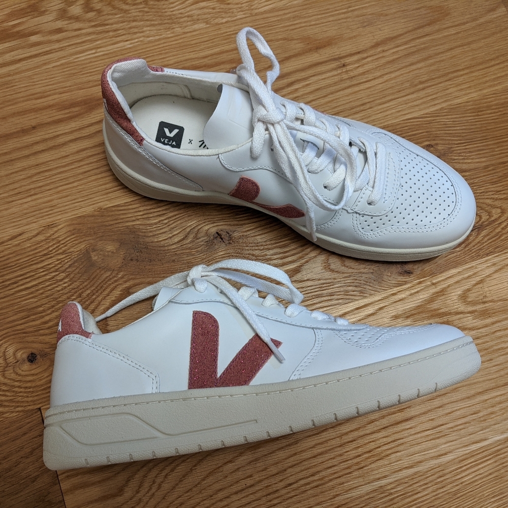 Madewell x Veja V-10 in Pink Glitter